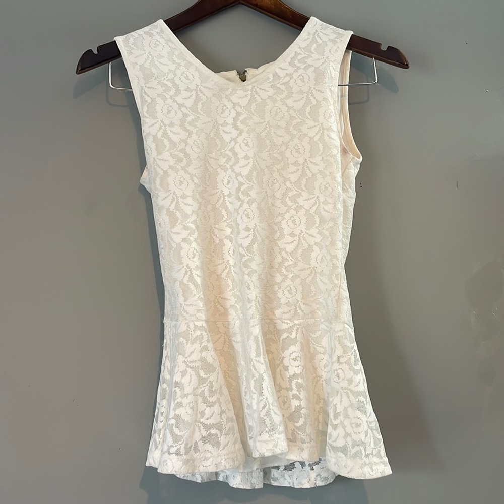 BLACK Saks Fifth Avenue white top, XS
